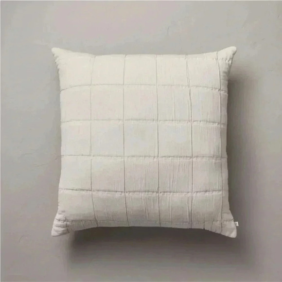 NWT 26"x26" Grid Lines Matelassé Euro Bed Pillow Light Gray - Hearth & Hand - Picture 1 of 5